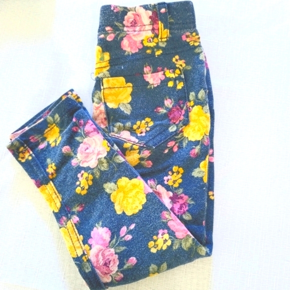 Set of 3T Girl's Leggings Juicy Couture, Garanimals, Carter's - Picture 2 of 7